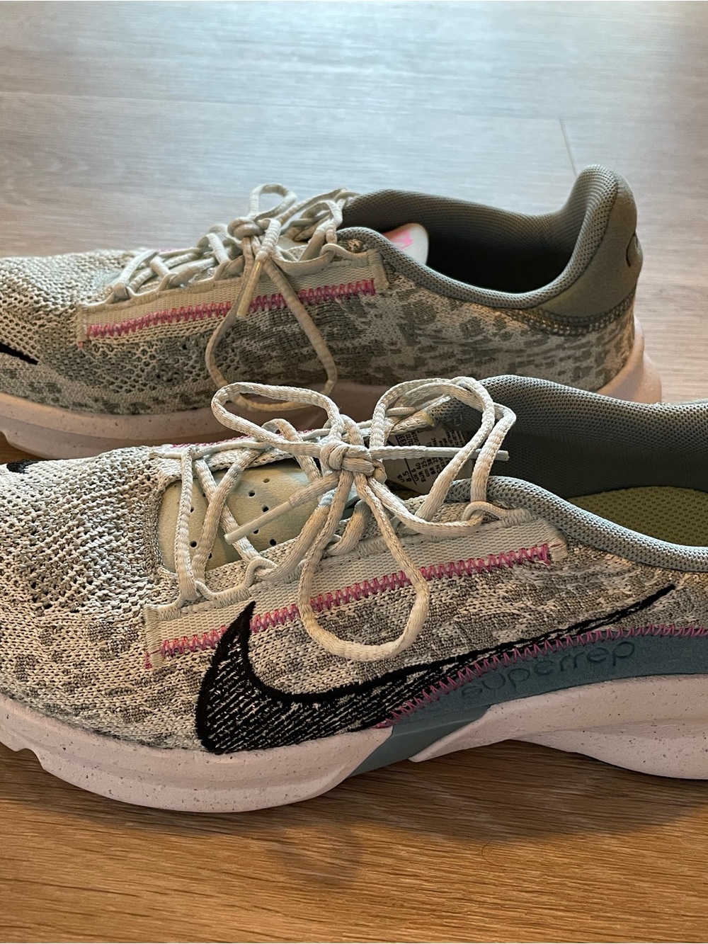 Nike Women’s White and Gray 2022 Superrep Running Shoes 8.5